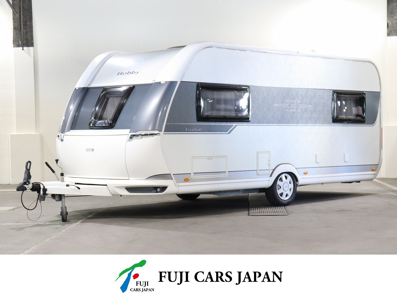 トレーラー ホビー495UL　要けん引免許　ガスFFヒーター　冷蔵庫