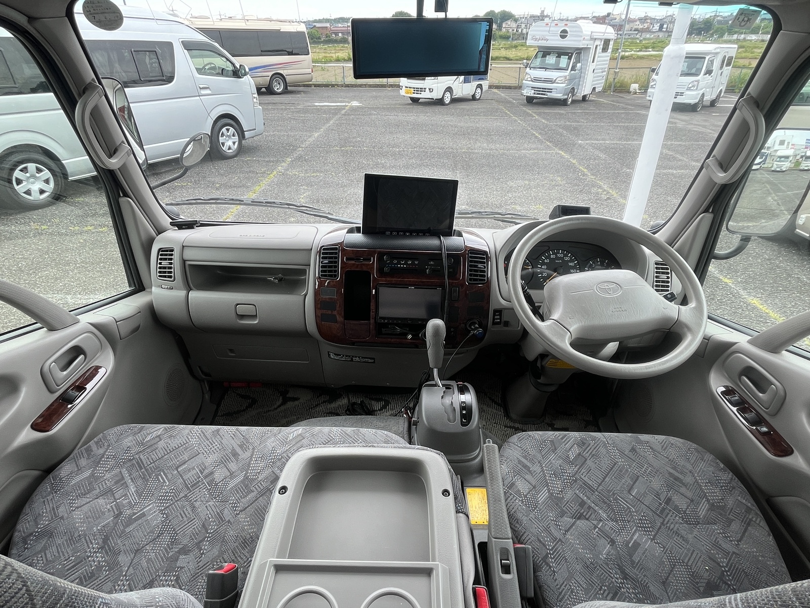 キャンピングカーキャブコン