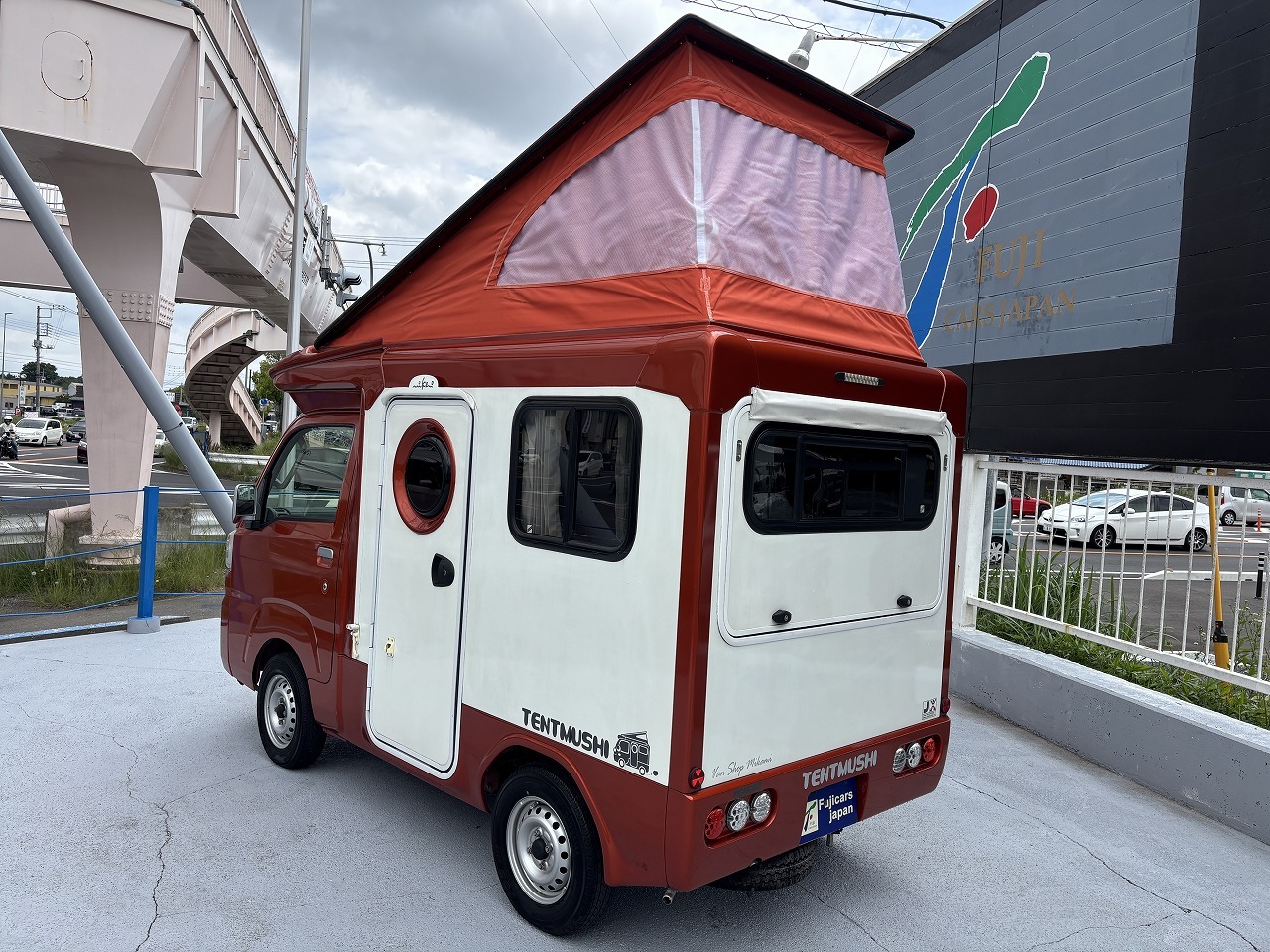 キャンピングカー軽キャンパー