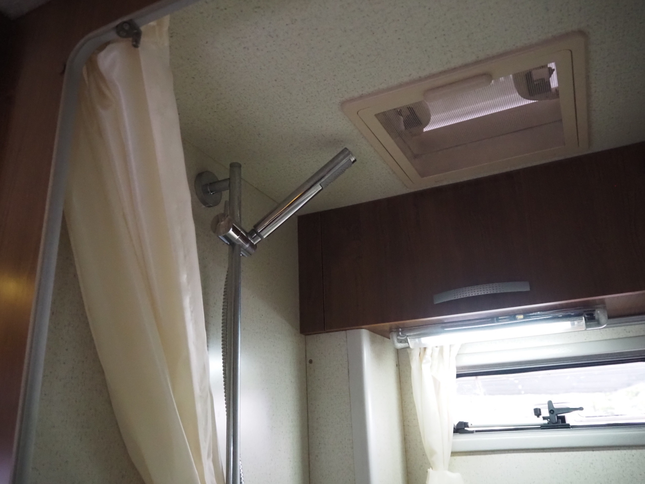 キャンピングカーキャブコン