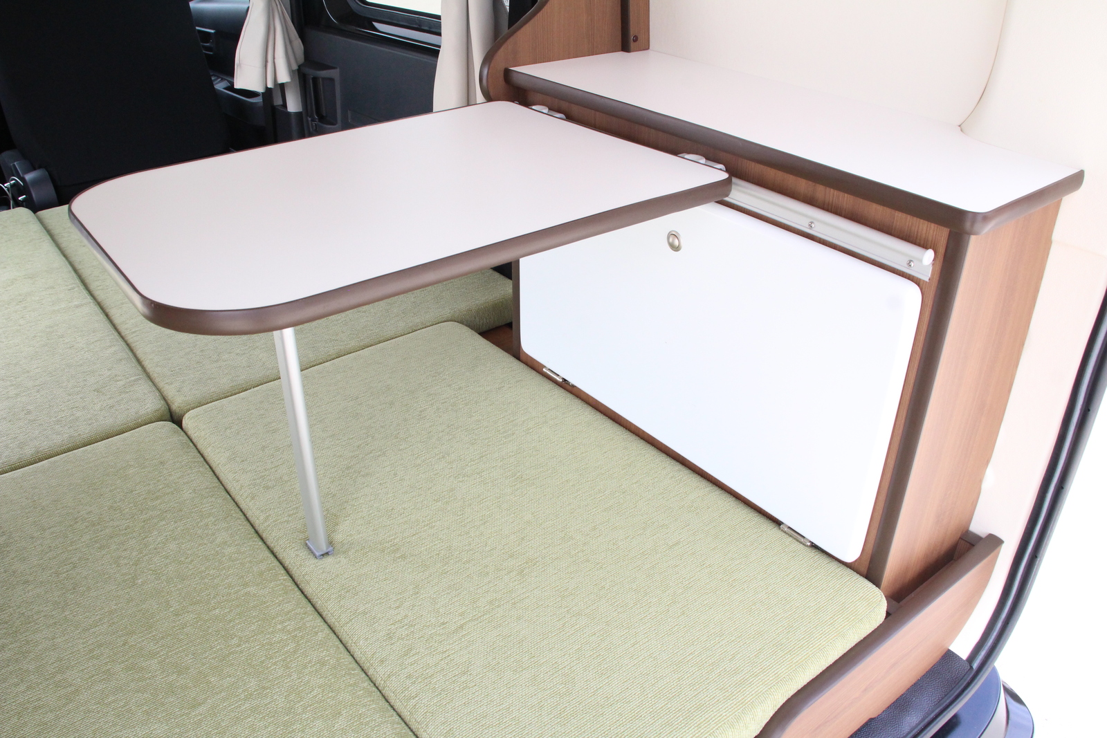 キャンピングカー軽キャンパー