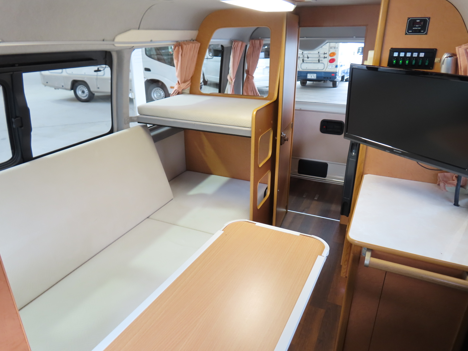 キャンピングカーバンコン