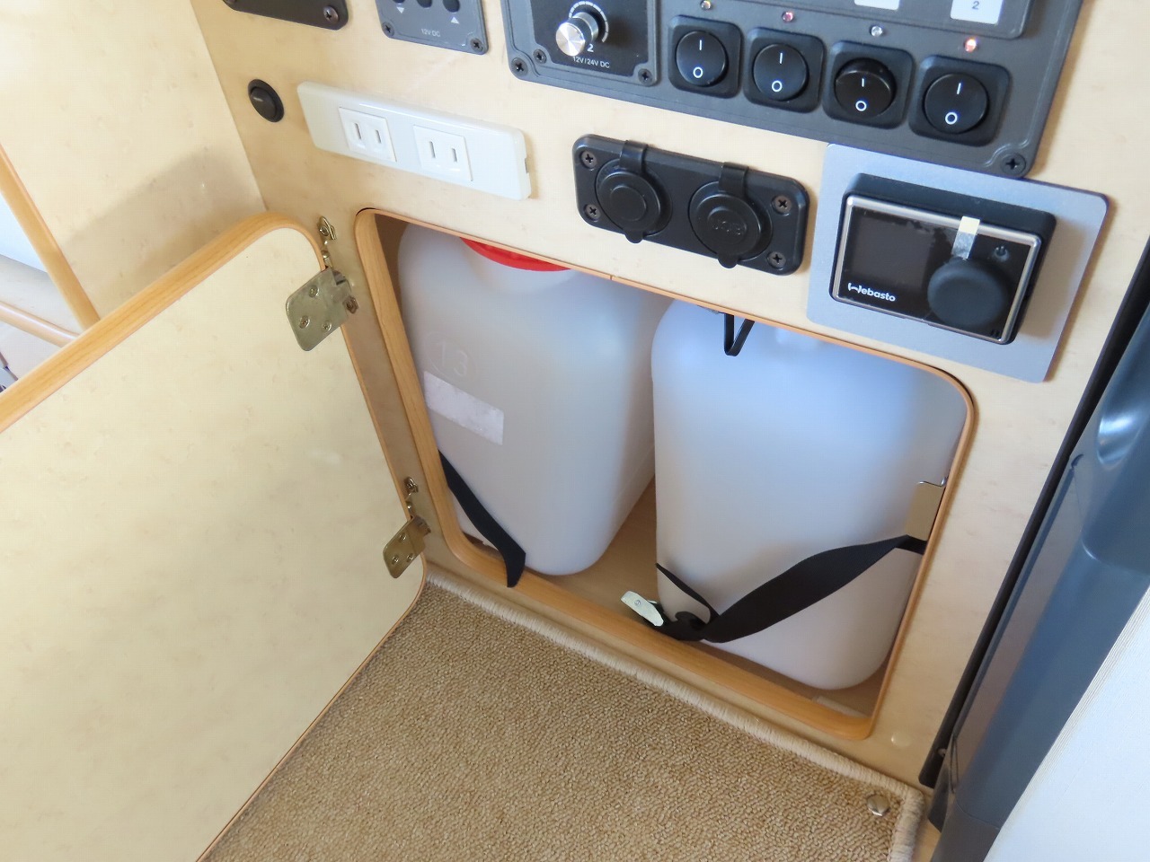 キャンピングカーバンコン