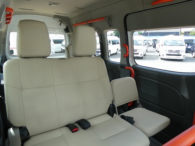 日産NV350キャラバン 