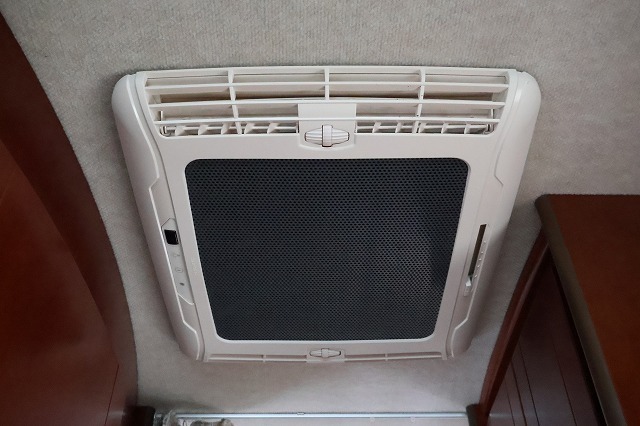 キャンピングカーバスコン