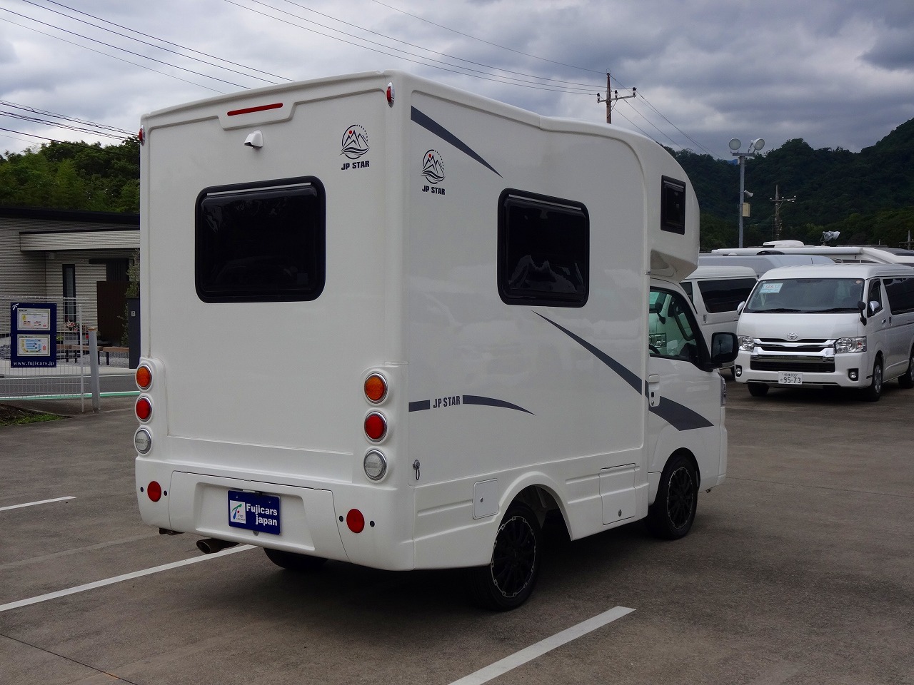 キャンピングカー軽キャンパー