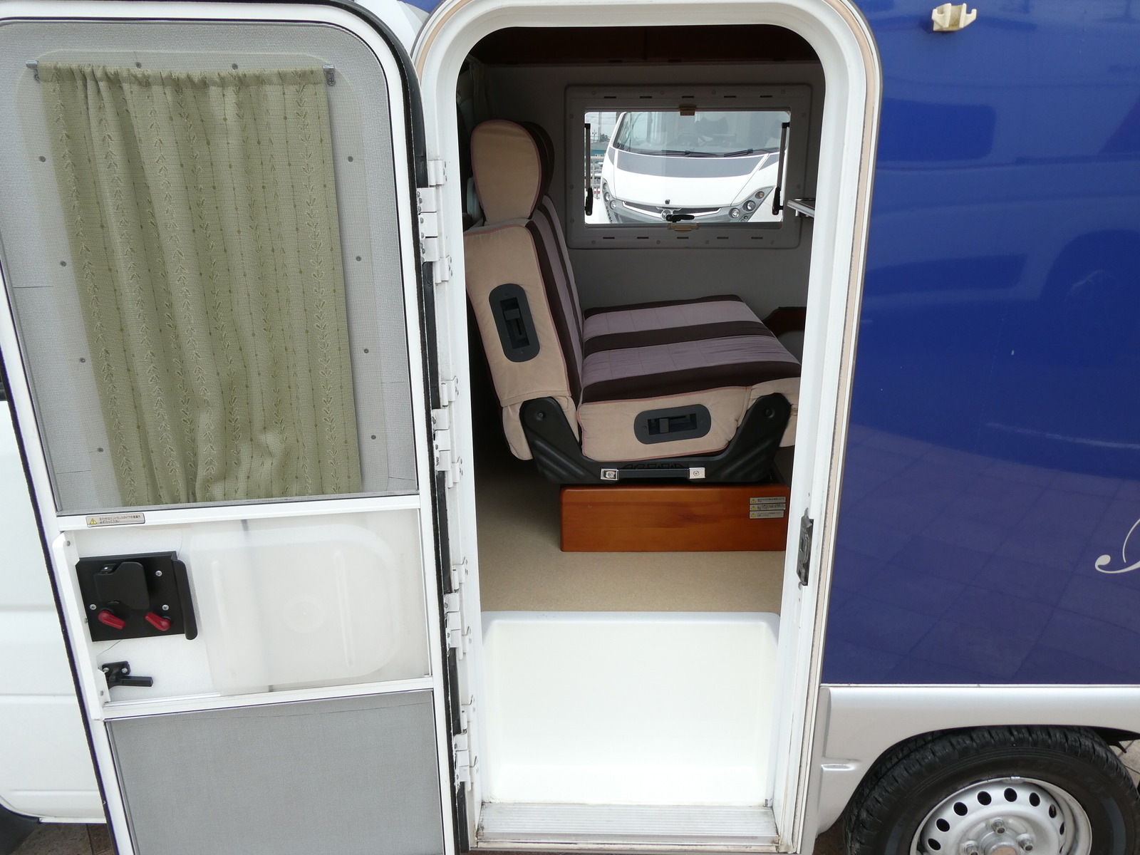 キャンピングカー軽キャンパー
