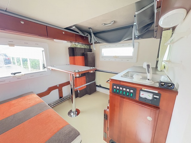 キャンピングカー軽キャンパー