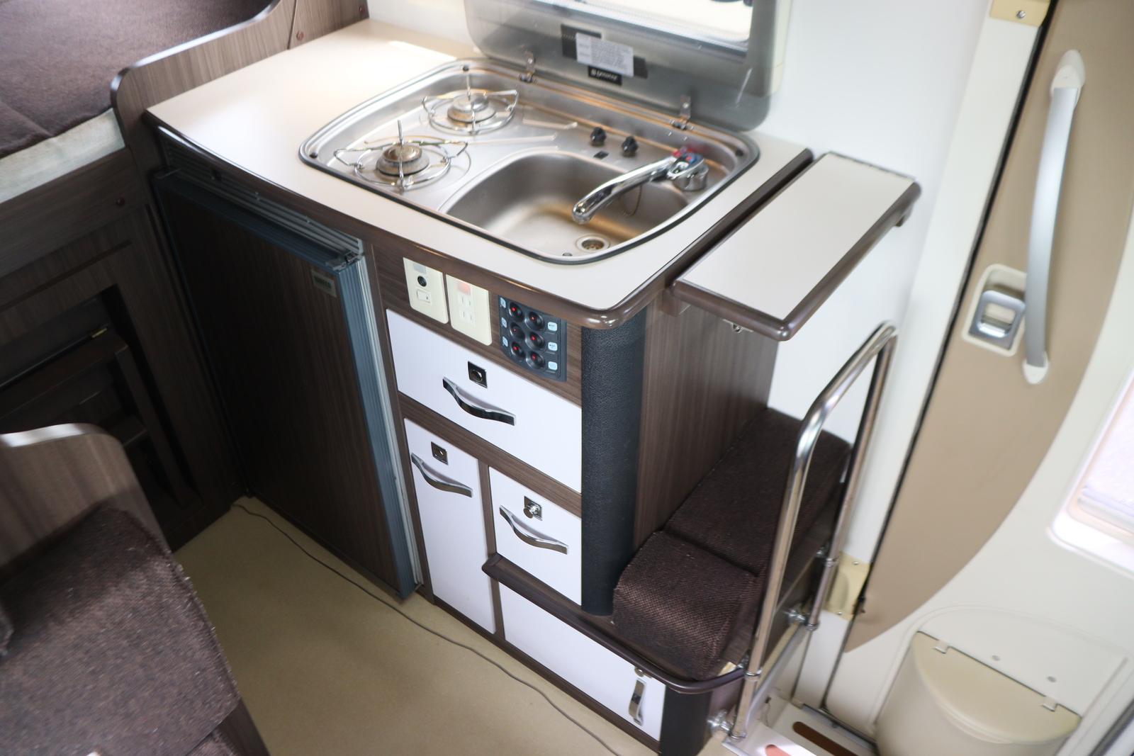 キャンピングカーキャブコン
