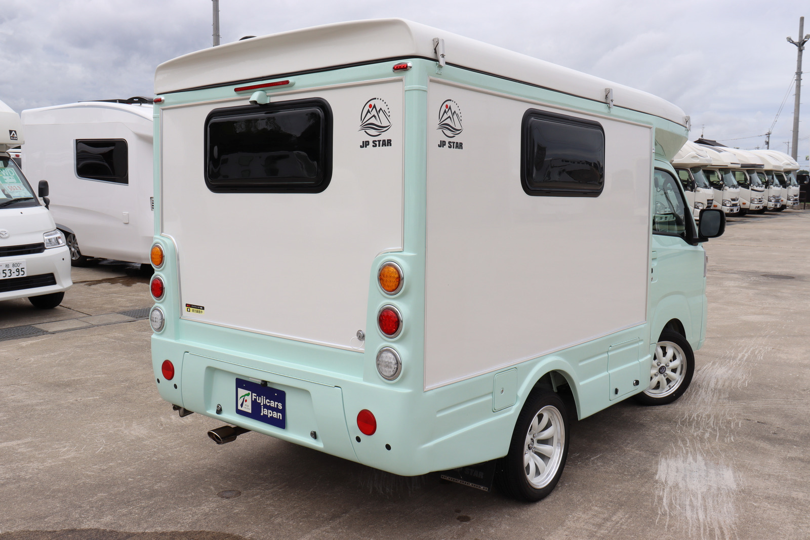 キャンピングカー軽キャンパー