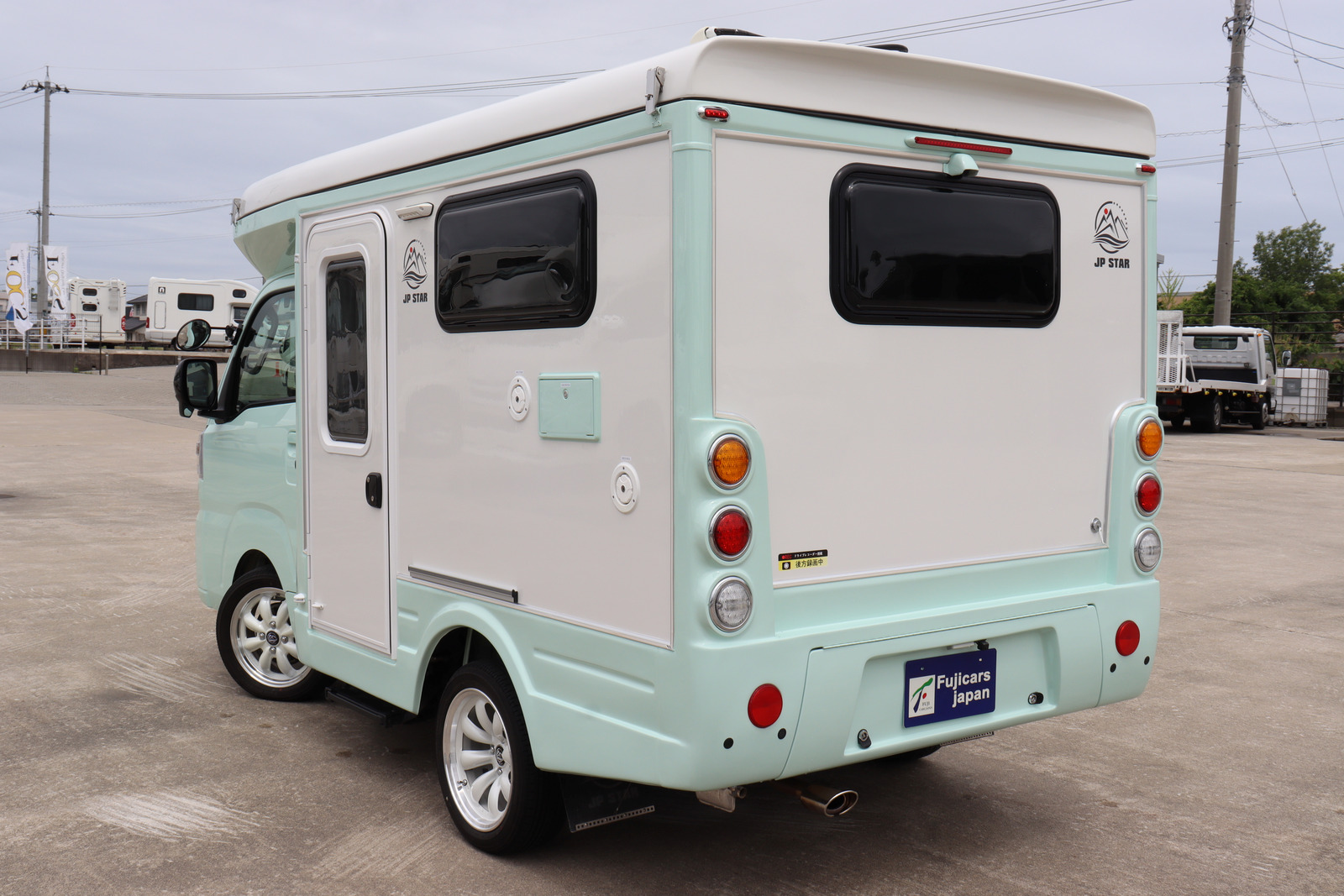 キャンピングカー軽キャンパー