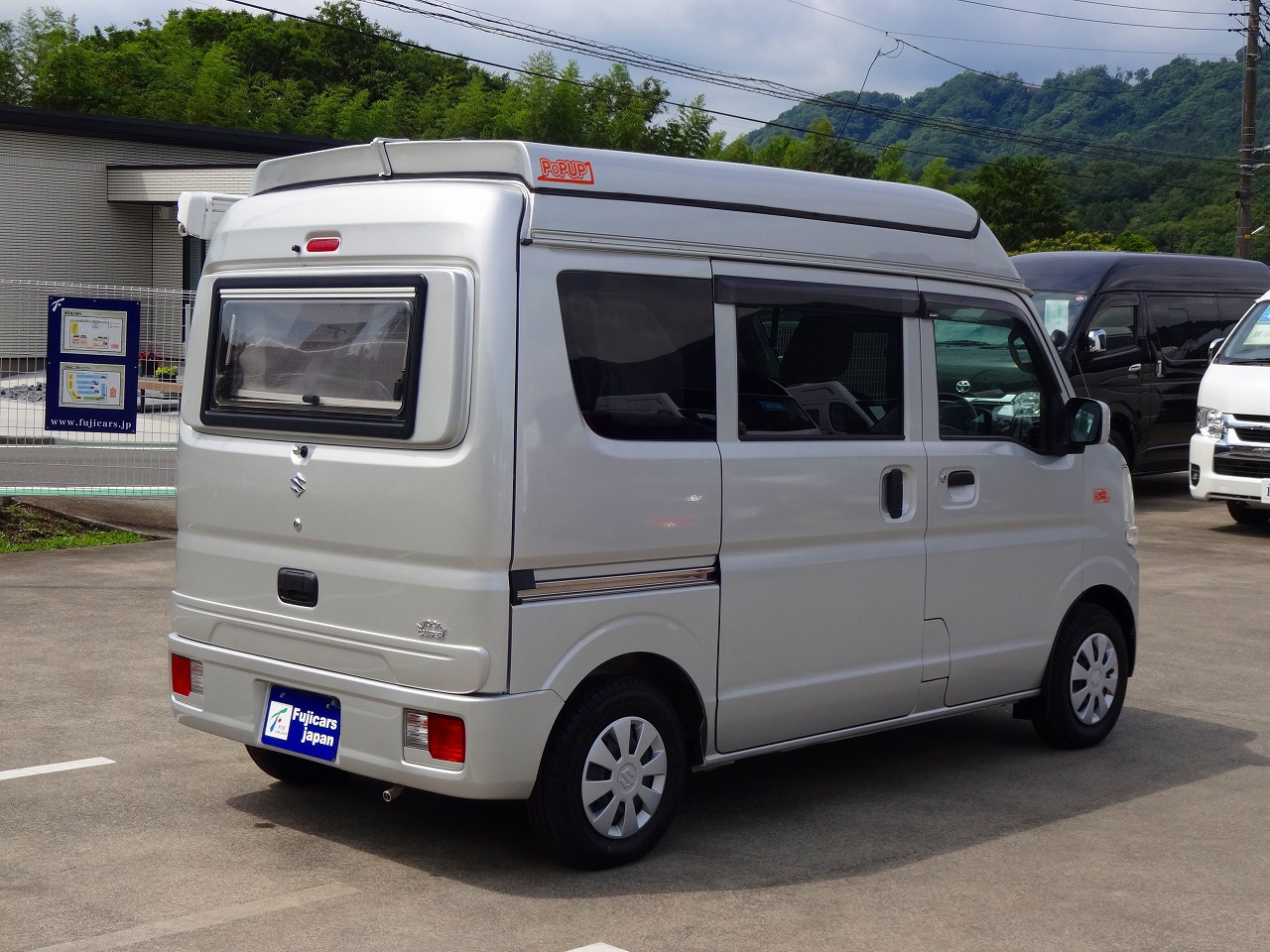 キャンピングカー軽キャンパー