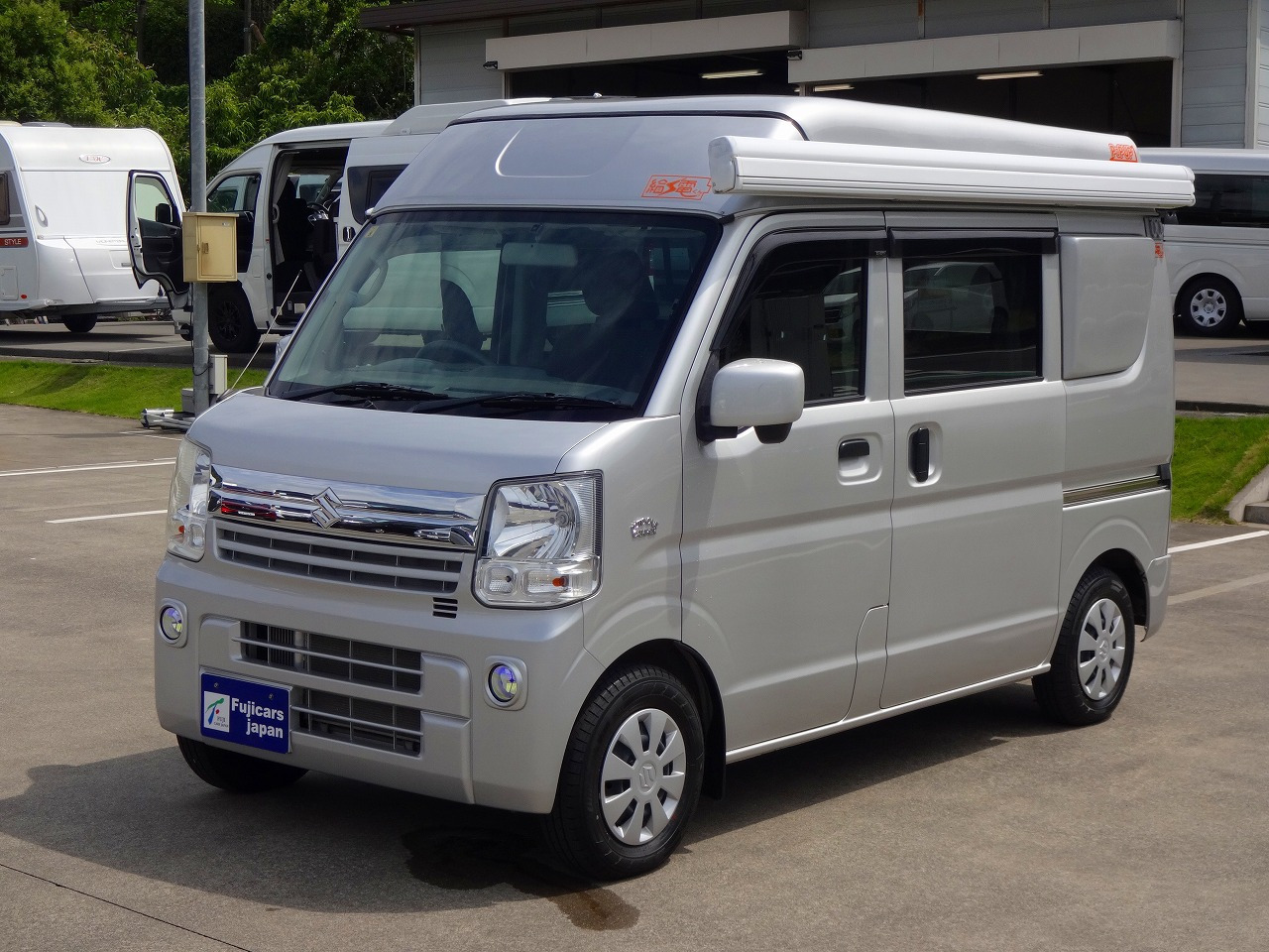 キャンピングカー軽キャンパー