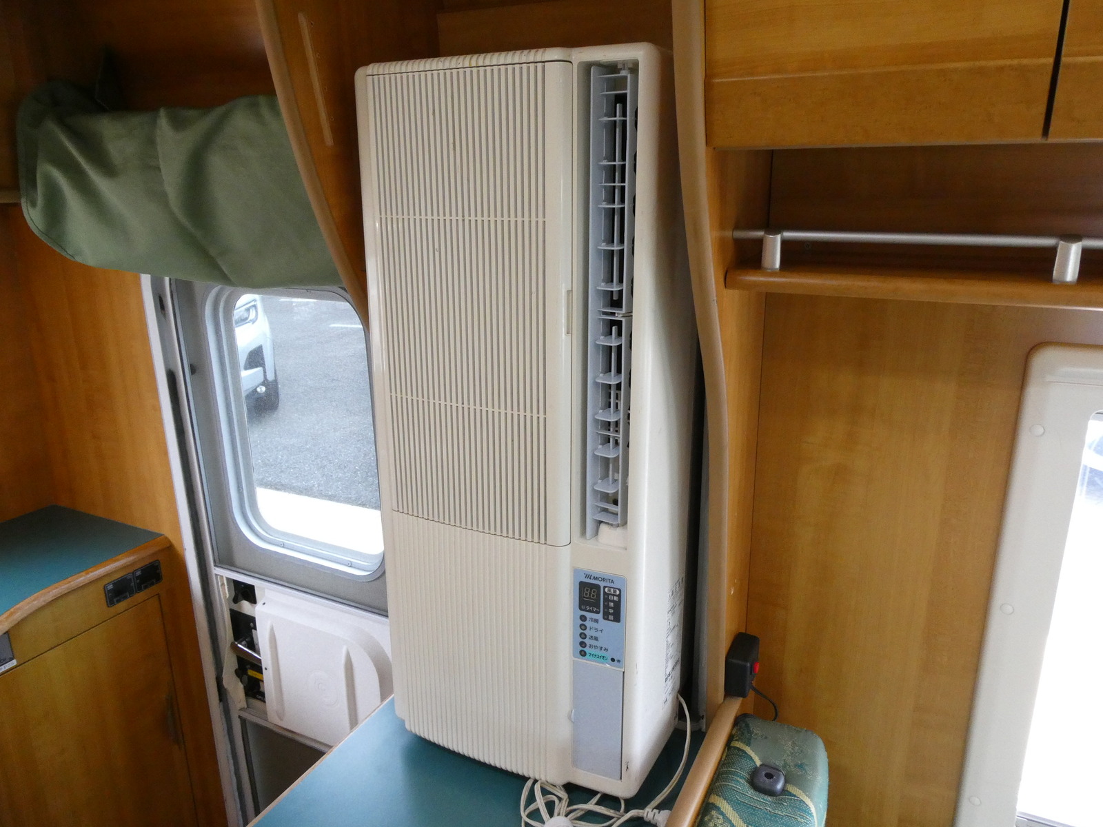 キャンピングカーキャブコン