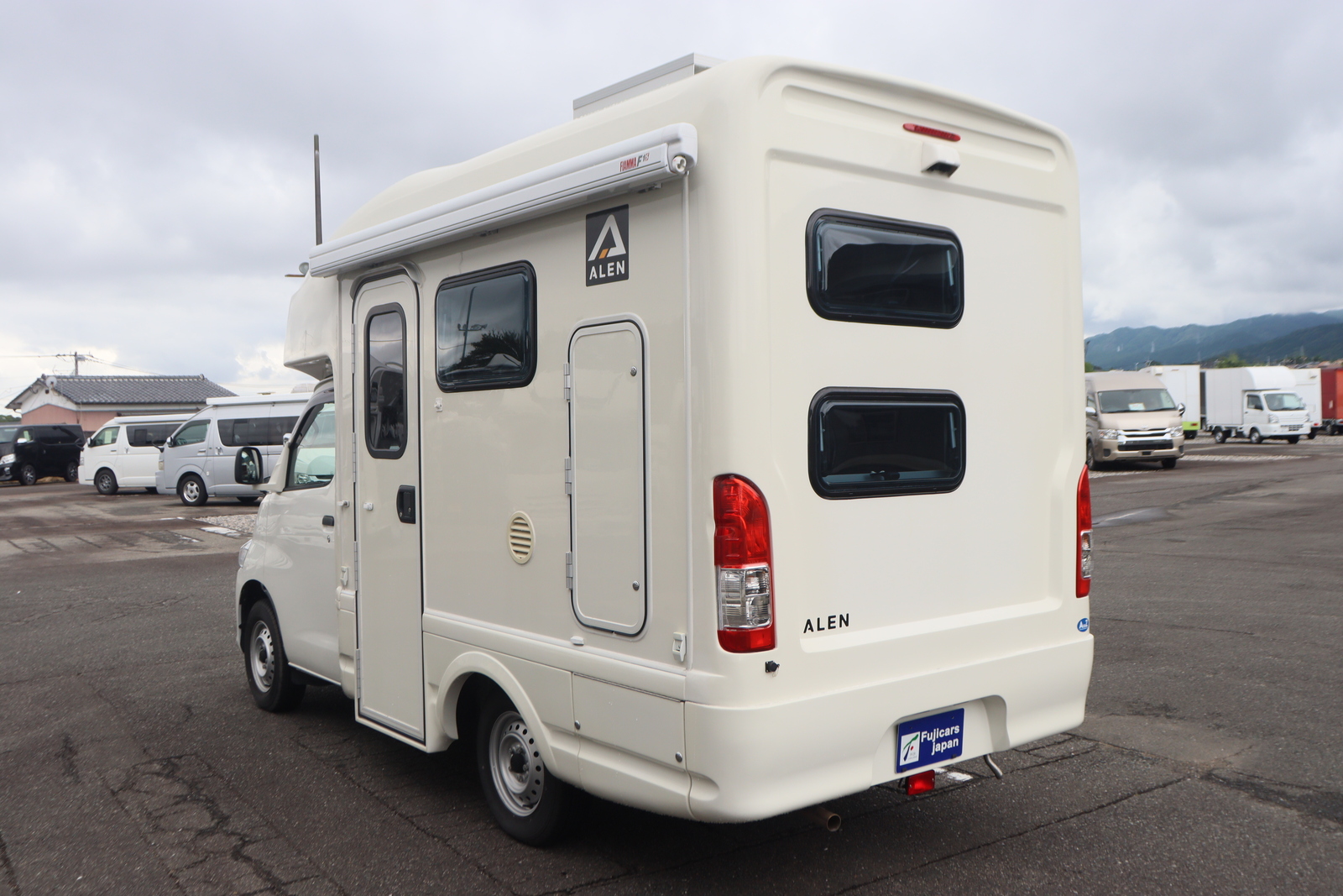 キャンピングカーキャブコン