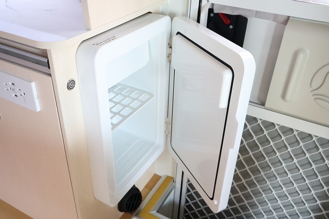 キャンピングカー軽キャンパー