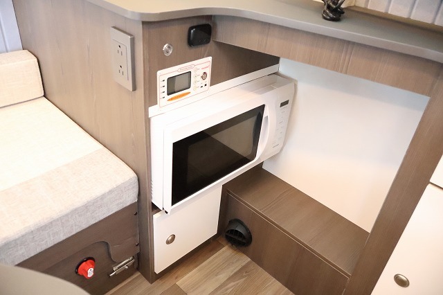 キャンピングカー軽キャンパー