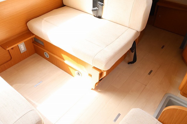 キャンピングカーキャブコン