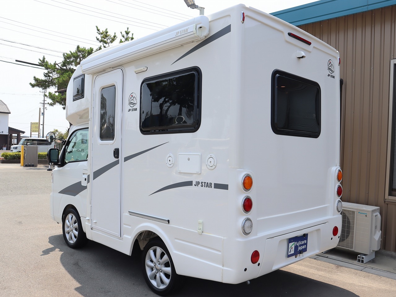 キャンピングカー軽キャンパー