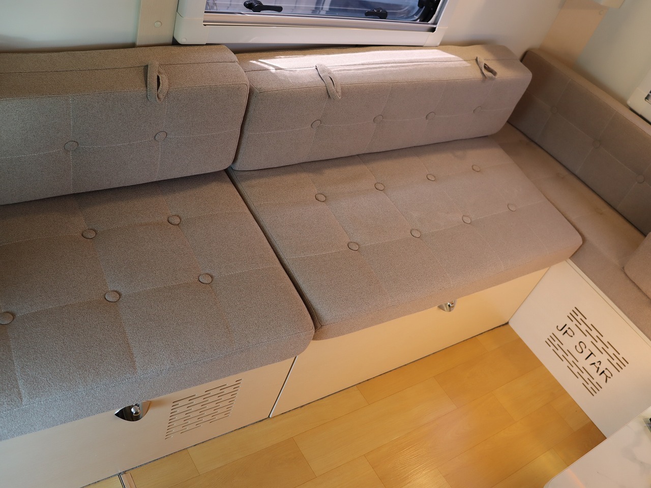 キャンピングカー軽キャンパー