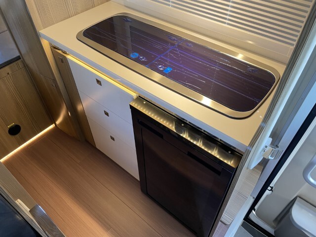キャンピングカーキャブコン