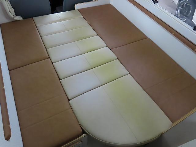 キャンピングカーキャブコン