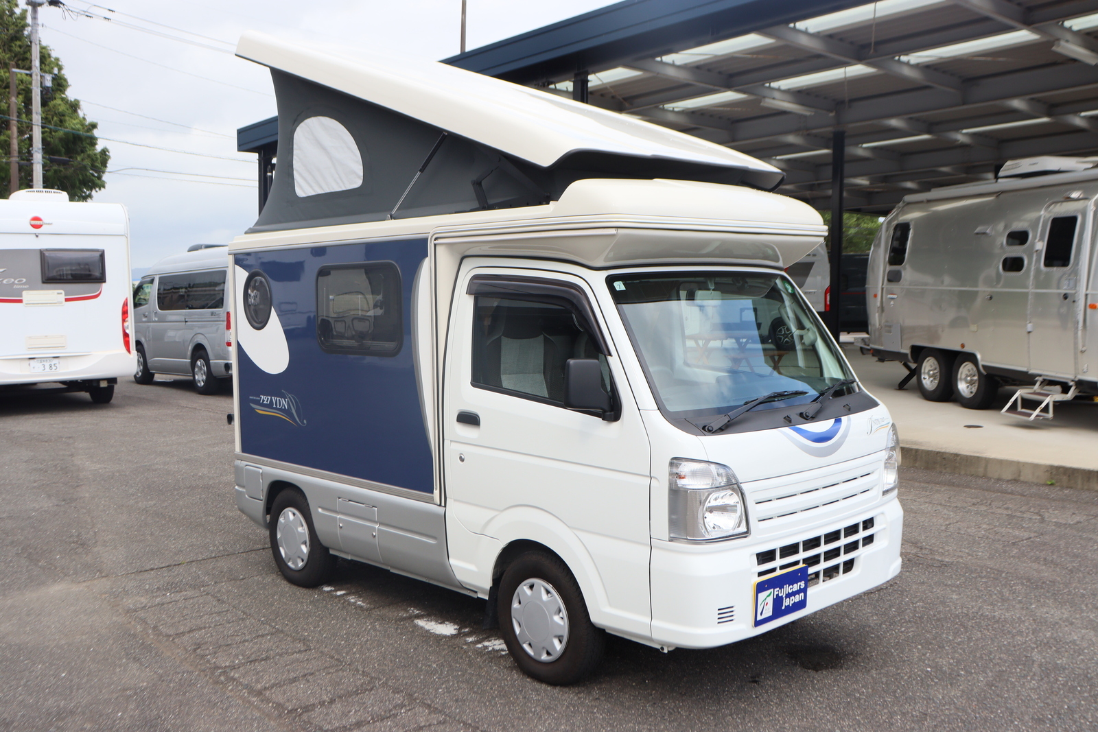 キャンピングカー軽キャンパー