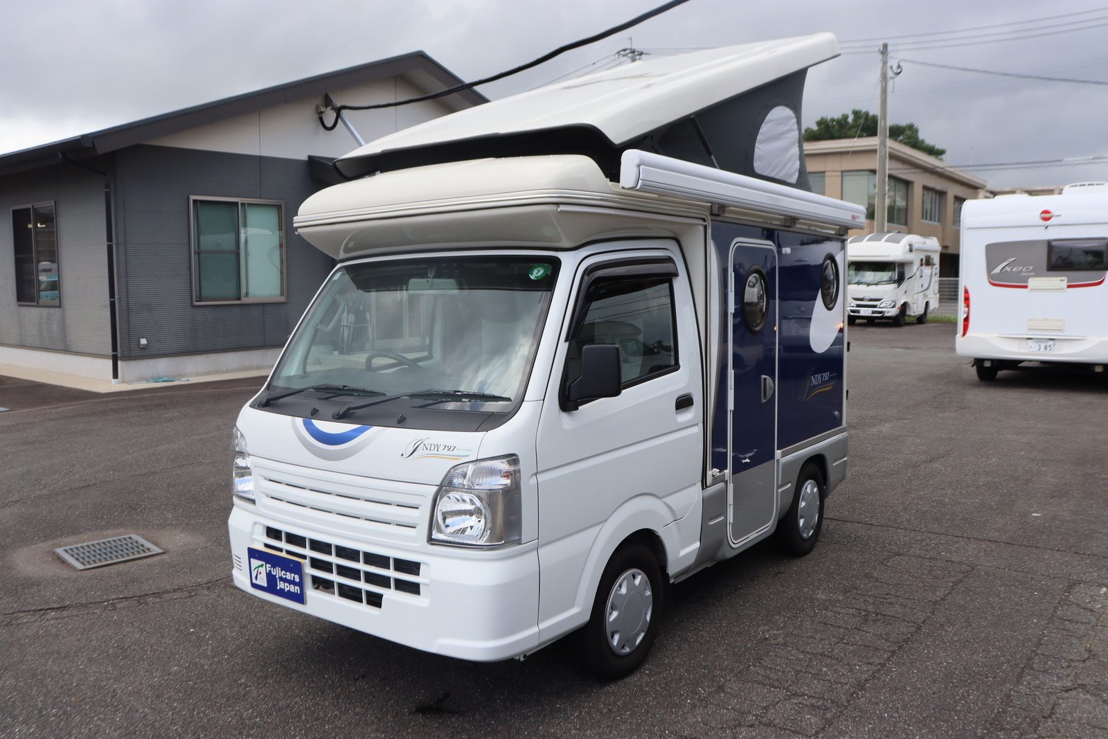 キャンピングカー軽キャンパー
