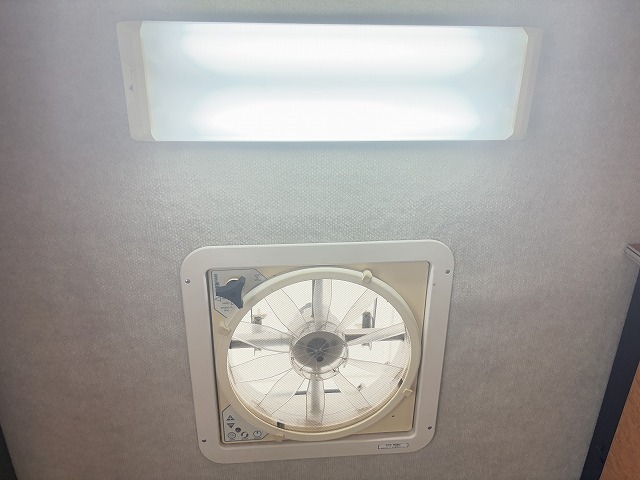 キャンピングカーキャブコン