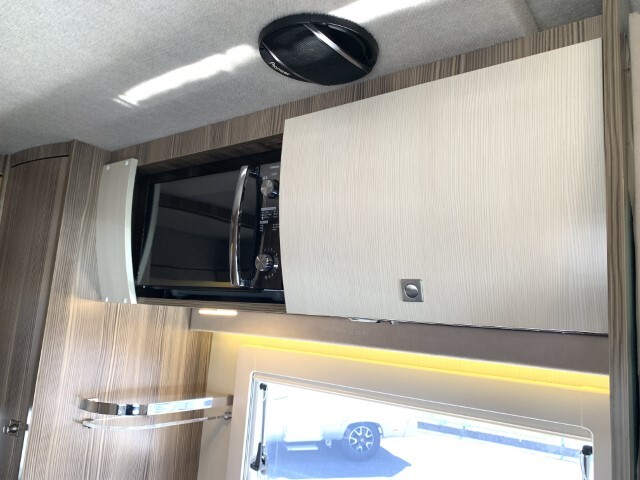 キャンピングカーキャブコン