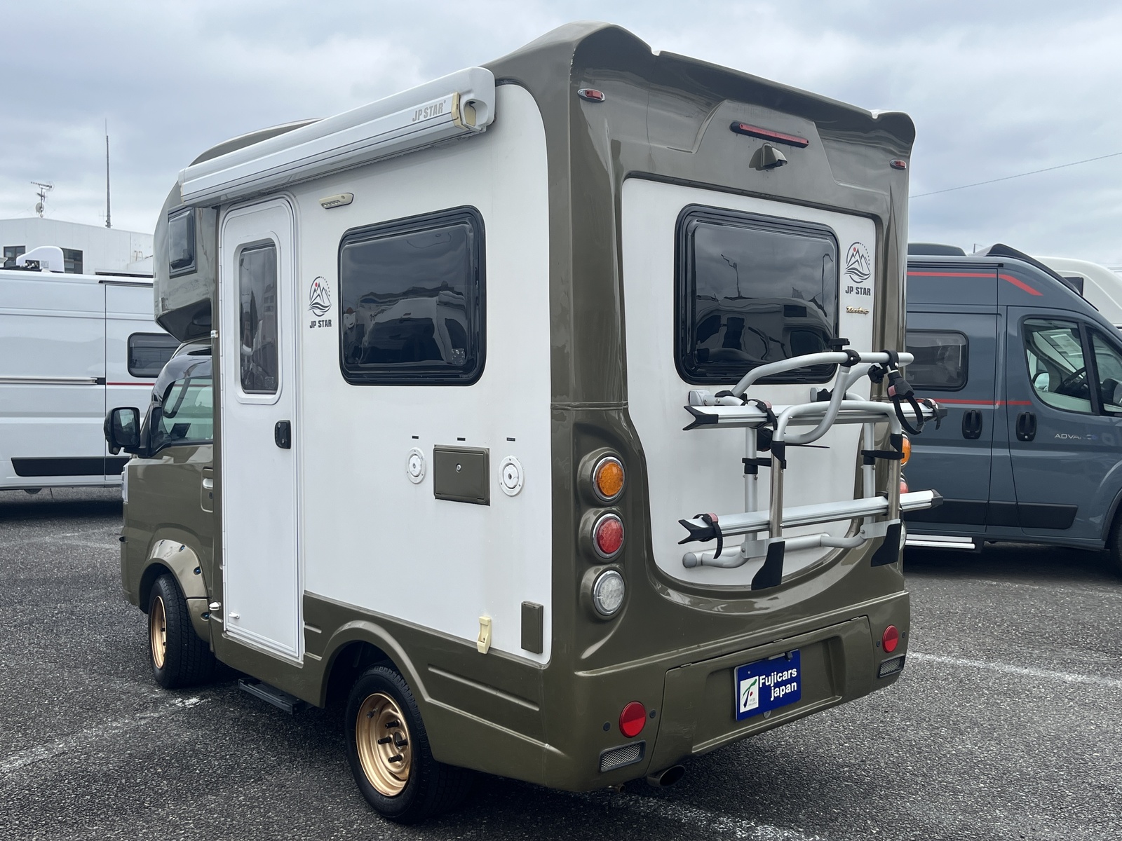キャンピングカー軽キャンパー
