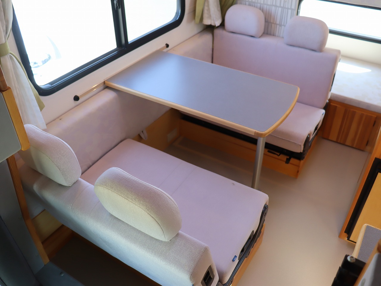 キャンピングカーキャブコン