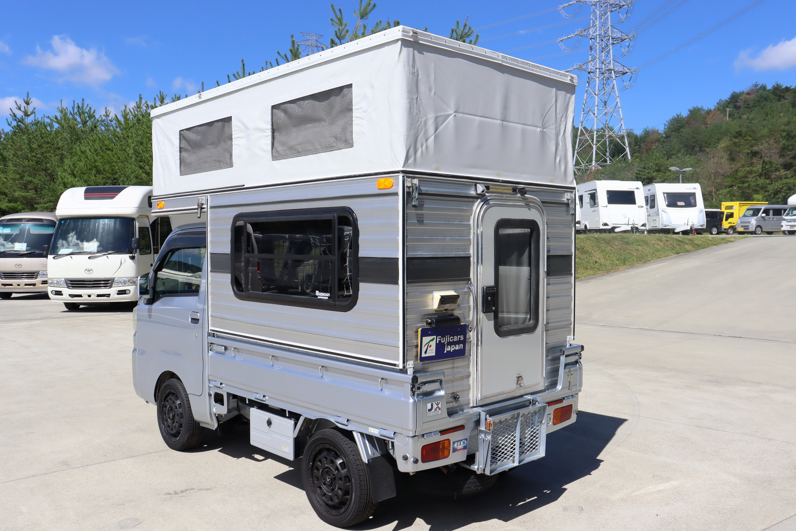 キャンピングカー軽キャンパー