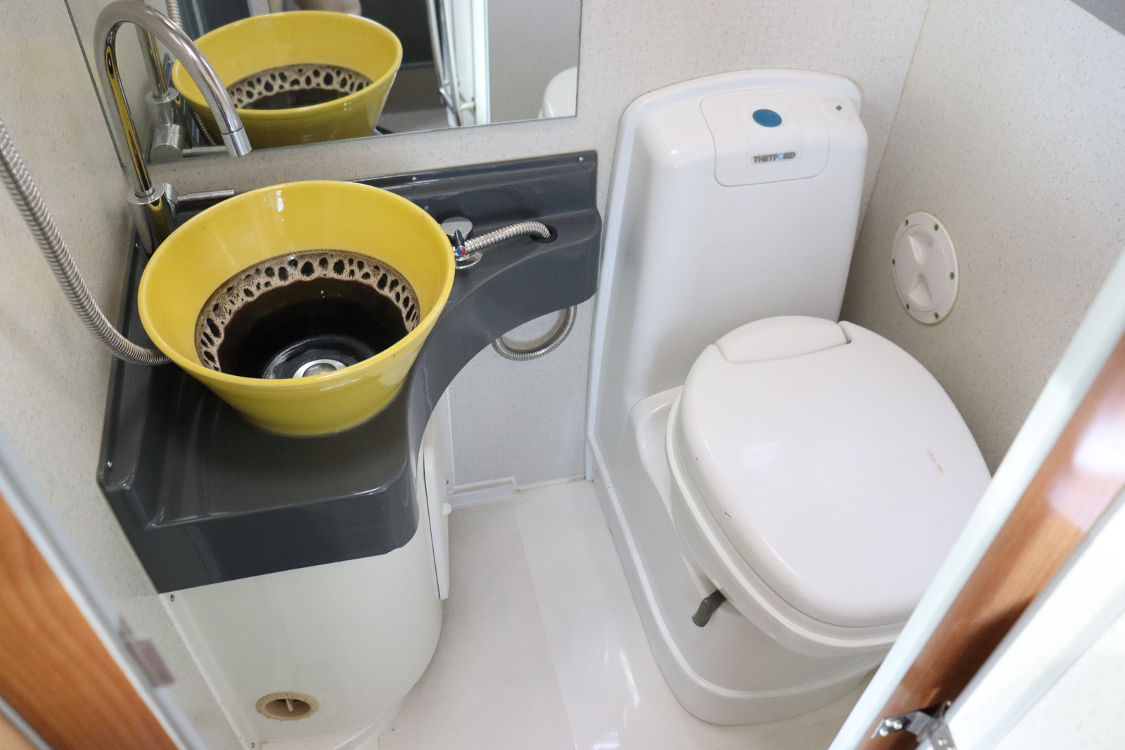 キャンピングカーキャブコン