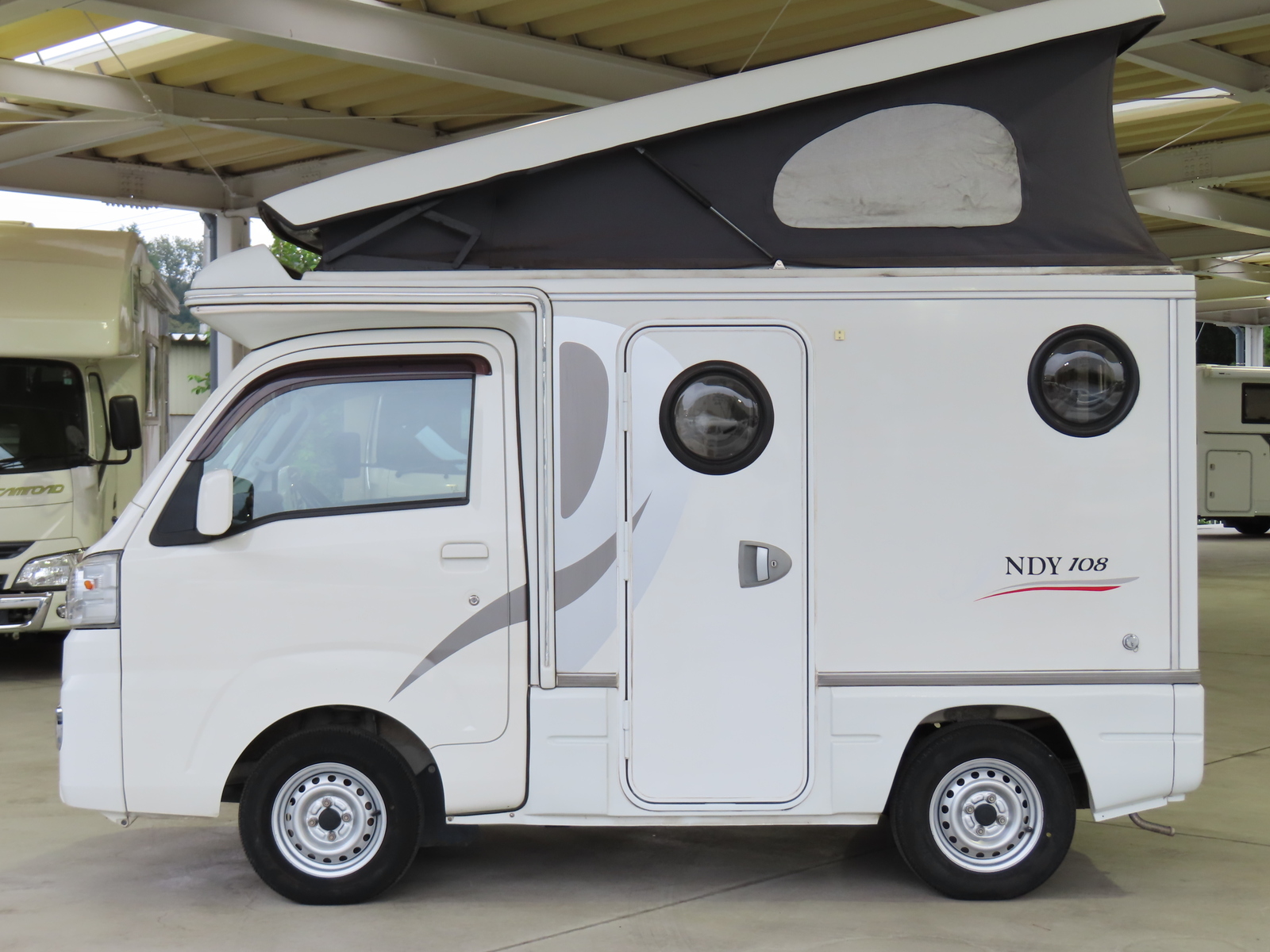 キャンピングカー軽キャンパー