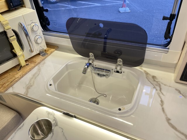 キャンピングカー軽キャンパー