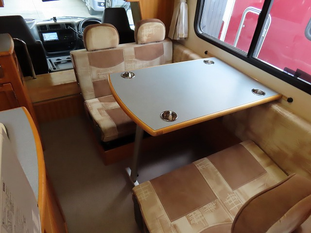 キャンピングカーキャブコン