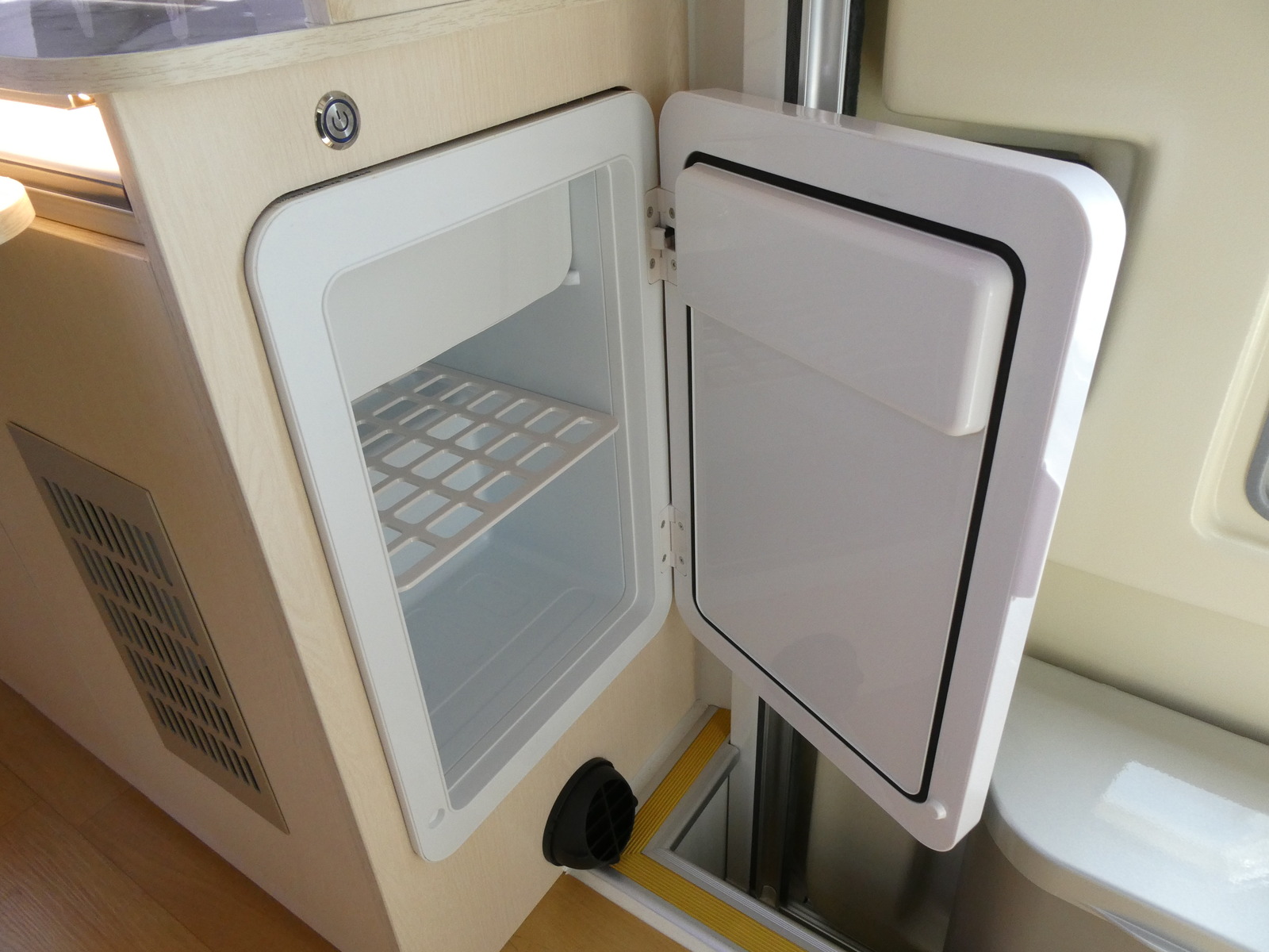 キャンピングカー軽キャンパー