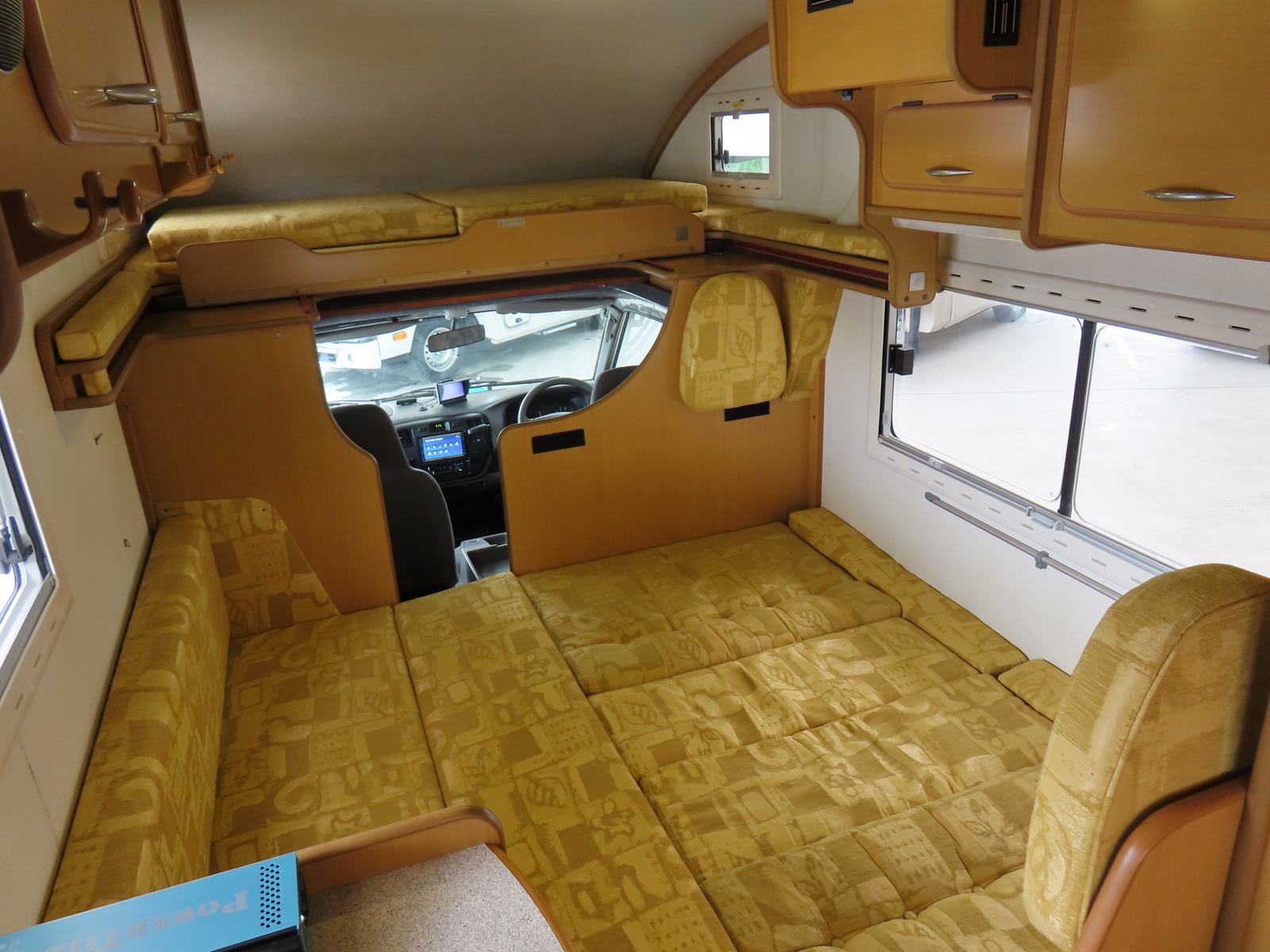 キャンピングカーキャブコン