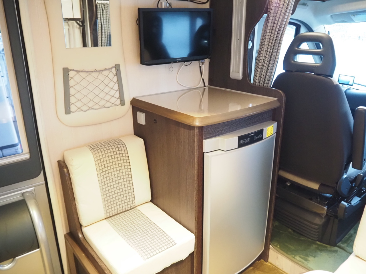 キャンピングカーキャブコン