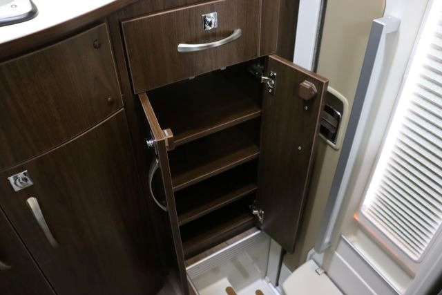 キャンピングカーキャブコン