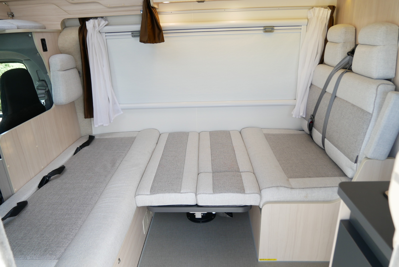 キャンピングカーキャブコン