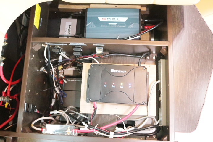 キャンピングカーバスコン