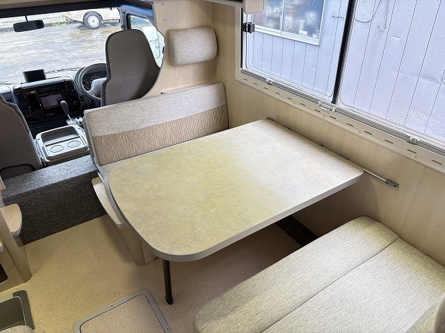 キャンピングカーキャブコン