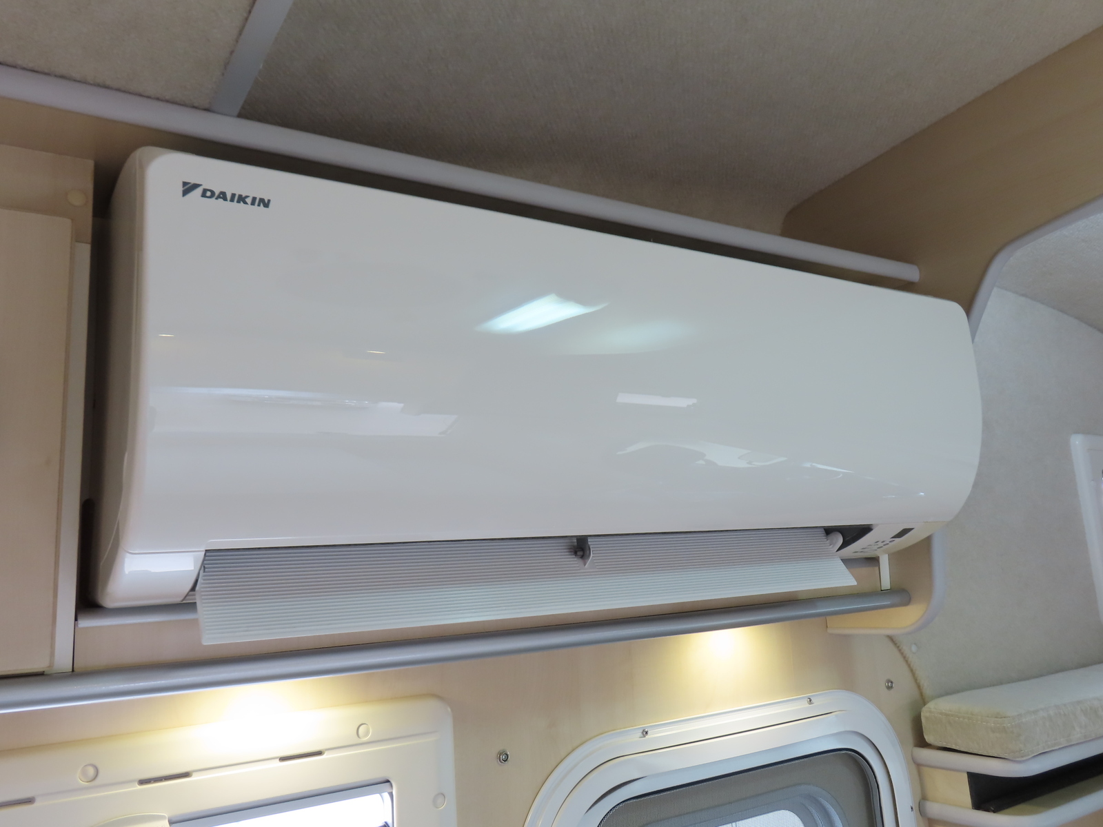 キャンピングカーキャブコン