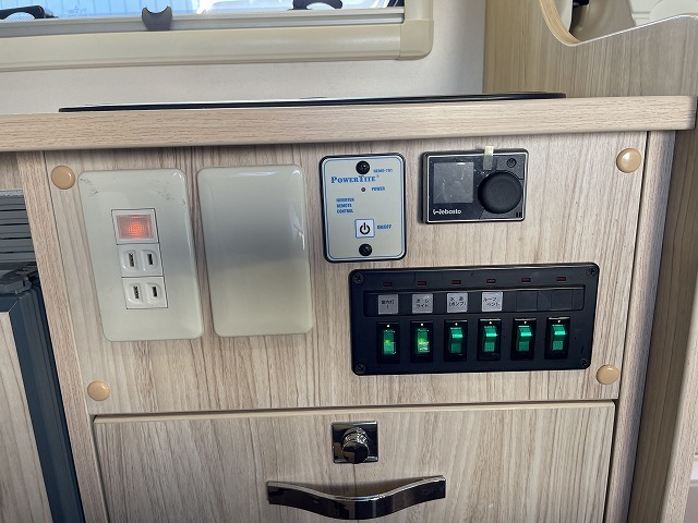 キャンピングカーキャブコン