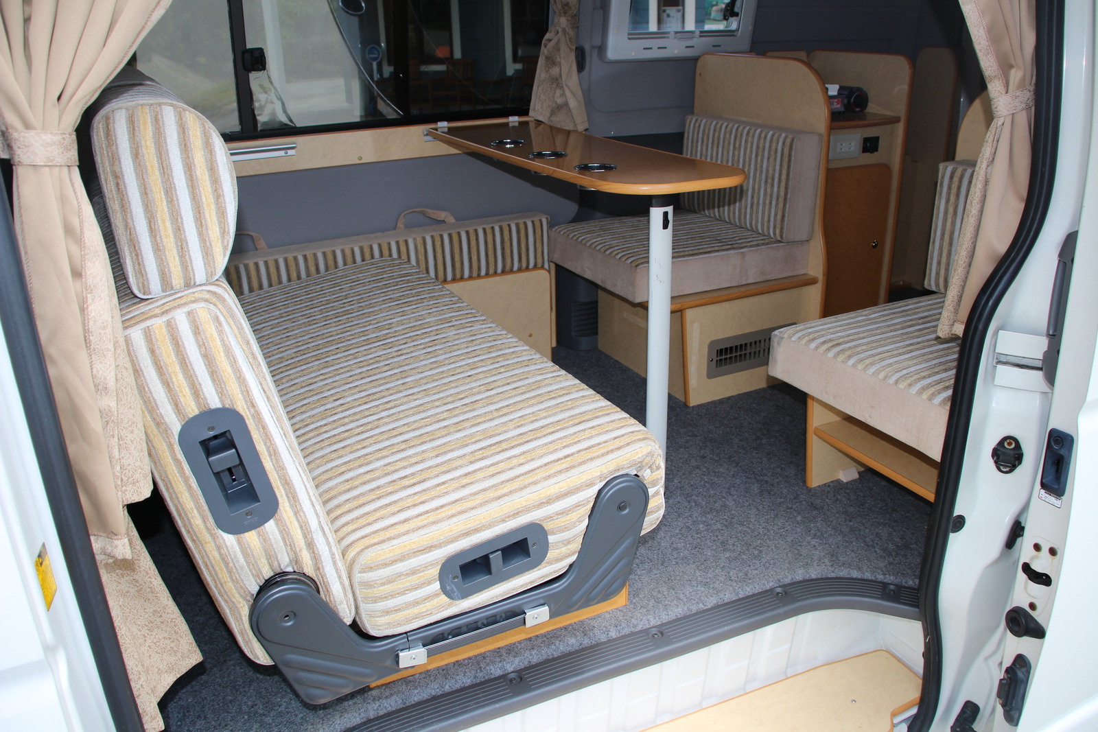 キャンピングカーバンコン