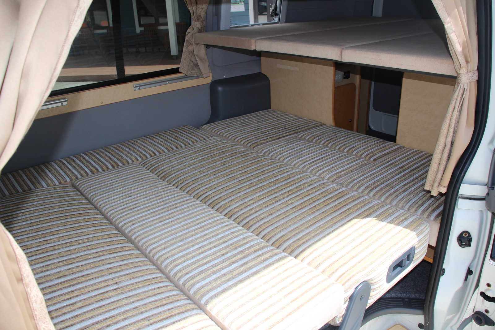 キャンピングカーバンコン