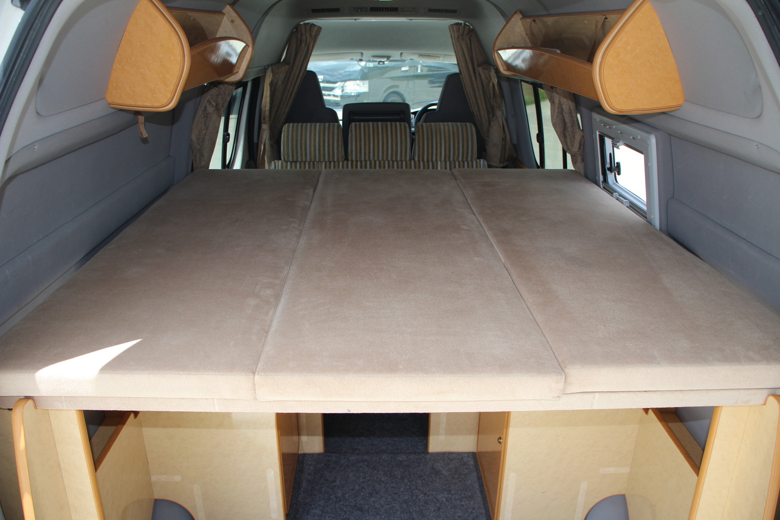 キャンピングカーバンコン