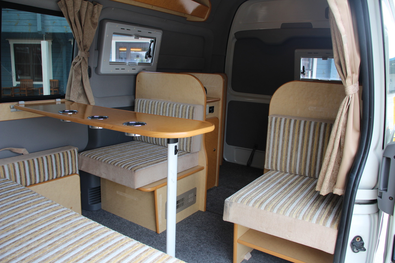 キャンピングカーバンコン